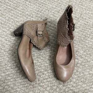 Hispanitas brown heels shoes size 37